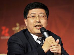 董藩隨經(jīng)紀(jì)人應(yīng)邀出席江西南昌萬達經(jīng)濟論壇