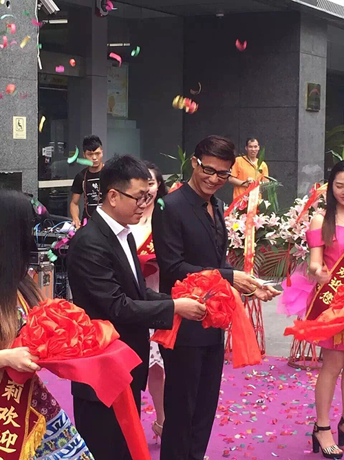 李子雄出席成都泊菲凱莉醫(yī)學整形醫(yī)院開業(yè)