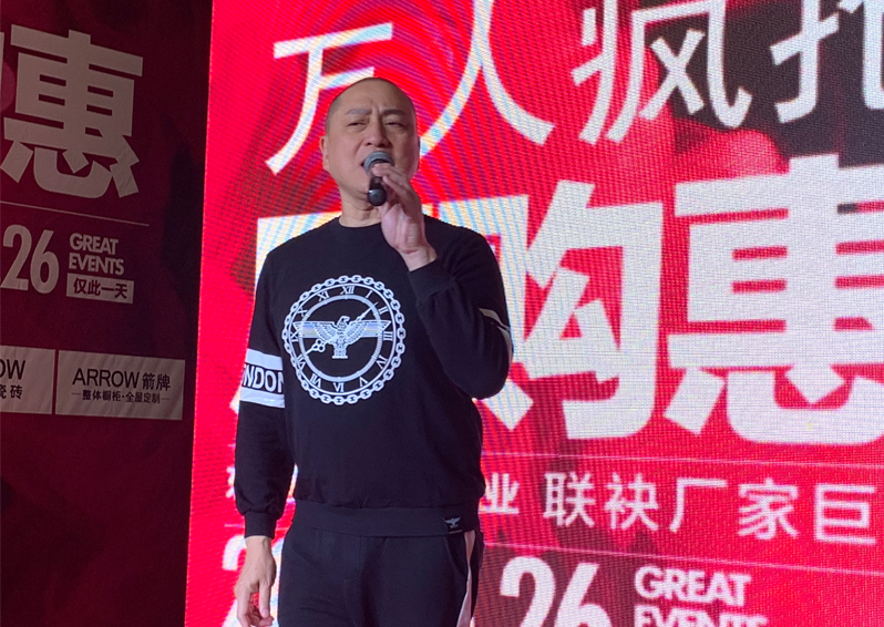 香港演員湯鎮(zhèn)業(yè)助陣芝華仕頭等艙沙發(fā)廠(chǎng)購(gòu)惠